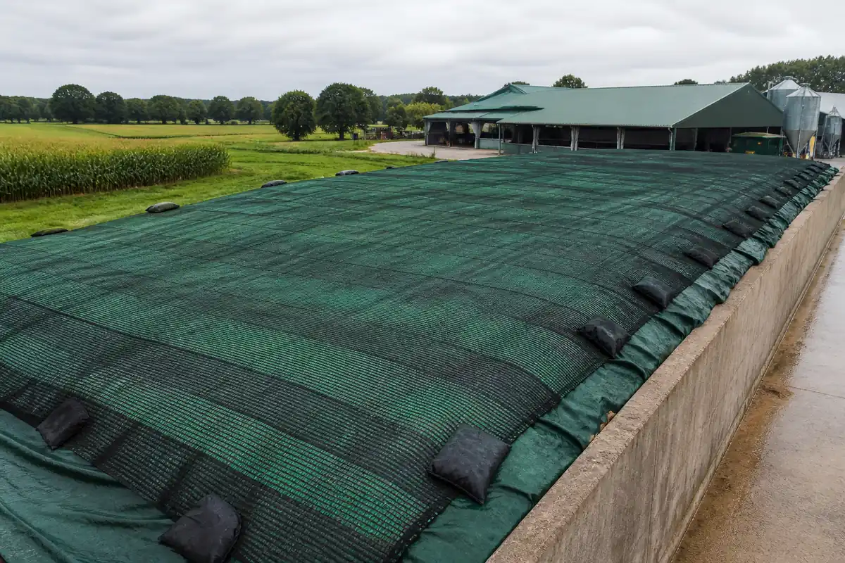 HDPE silo net protecting a covered silage bunker