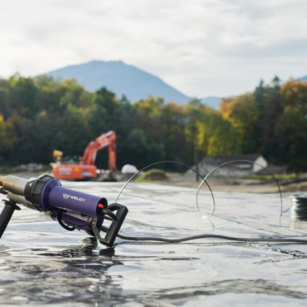 WELDY Booster EX2 Welding A Geomembrane Liner WELDY Booster EX2 welding a geomembrane liner
