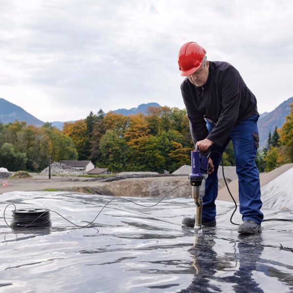 WELDY Booster EX3 used on a geomembrane liner