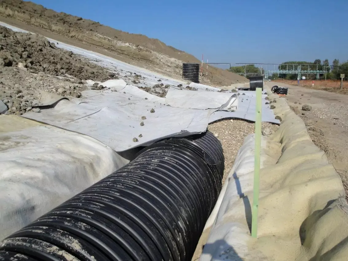composite drainage geonet transport subgrade drainage application image 1