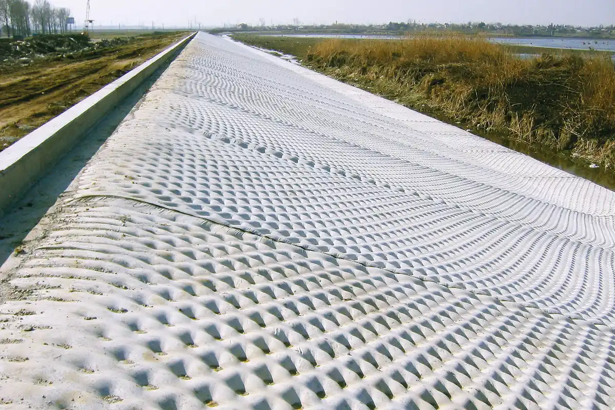 Geofabriform reservoir and lake dam slope protection project 5