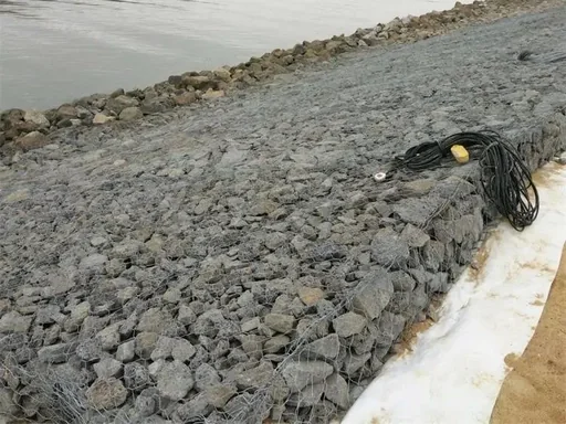 Riverbank erosion-control installation
